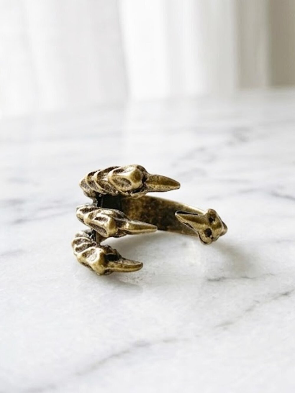 Unisex Claw Hand Ladies Ring - Size 8.5